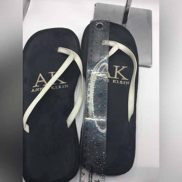Anne Klein Flip Flops - Picture 5 of 8